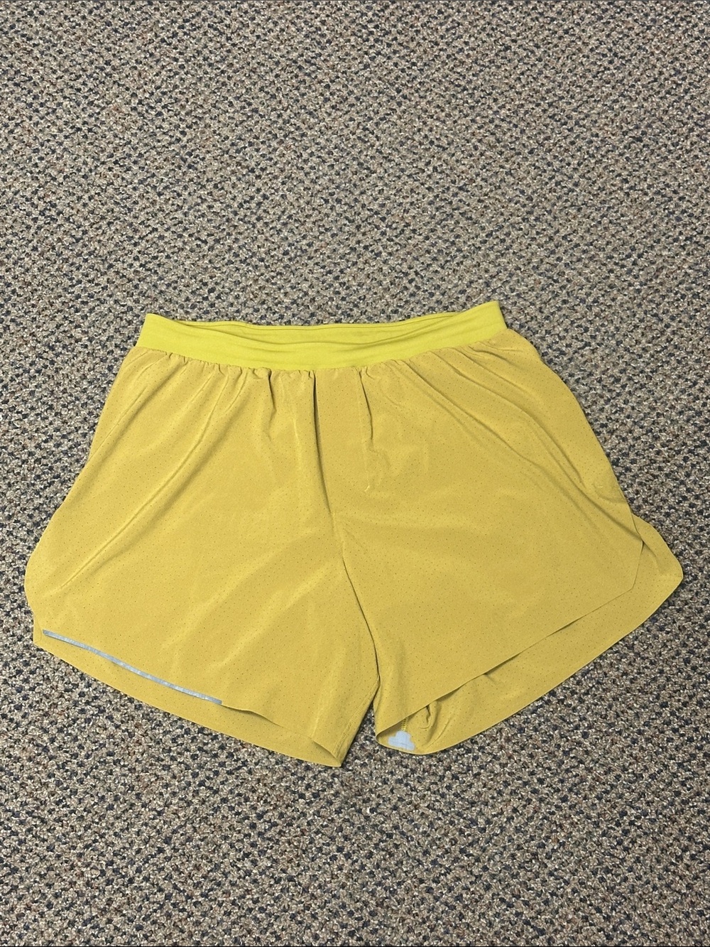 MENS LULULEMON LINED 6” FAST AND FREE SHORTS - MEDIUM